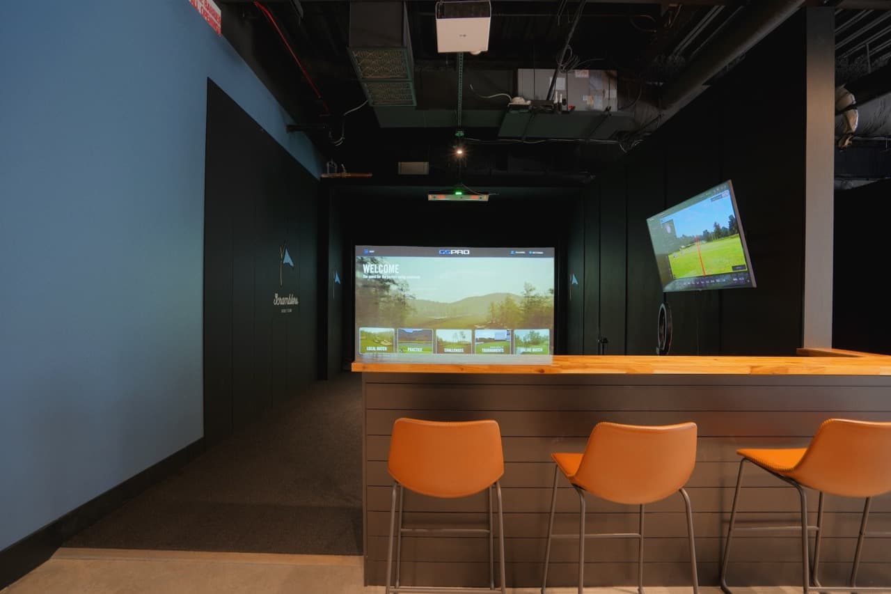 Scramblers Golf clubhouse lounge